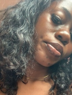 Profil de Jenny, une femme célibataire de 25 ans à Montréal