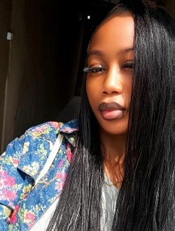 Profil de Marie, une femme célibataire de 21 ans à Abidjan