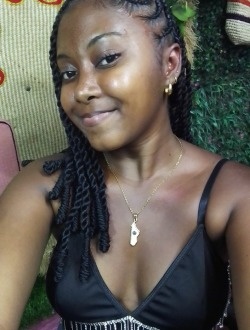 Profil de Crisnah, une femme célibataire de 22 ans à Antalaha