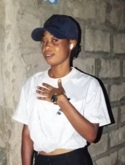 Profil de Suzanne, une femme célibataire de 25 ans à Abi
