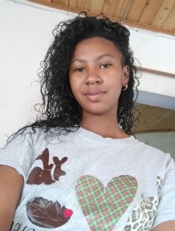 Profil de Marinah, une femme célibataire de 25 ans à Alarobia