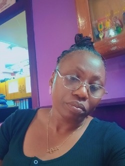 Profil de Karine, une femme célibataire de 42 ans à Port-Gentil