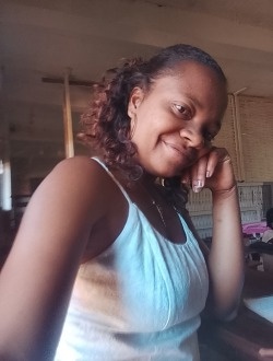 Profil de Carène, une femme célibataire de 34 ans à Antalaha