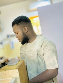 Profil de Daniel, un homme célibataire de 19 ans à Niamey (Commune I)