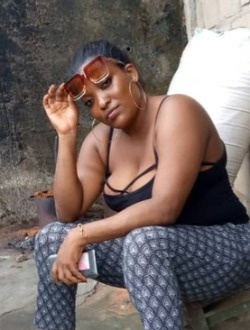 Profil de Laure, une femme célibataire de 39 ans à Douala