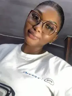 Profil de Emma, une femme célibataire de 33 ans à Douala