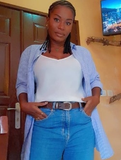 Profil de Praxede, une femme célibataire de 34 ans à Libreville
