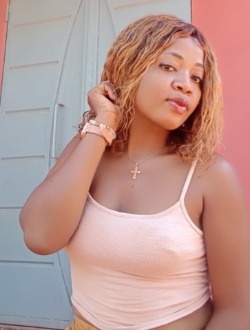 Profil de Léonie, une femme célibataire de 33 ans à 67 Ha