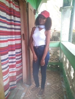 Profil de Mina, une femme célibataire de 38 ans à Andapa