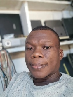 Profil de Santiago, un homme célibataire de 33 ans à Abidjan