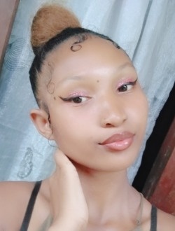 Profil de Kevinnah Fabricia, une femme célibataire de 23 ans à Antalaha