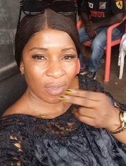 Profil de Hernestine Irène, une femme célibataire de 44 ans à Douala