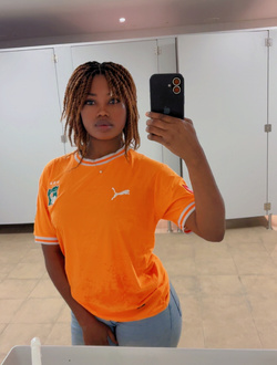 Profil de Léonie, une femme célibataire de 25 ans à Petit Abidjan-Youkou