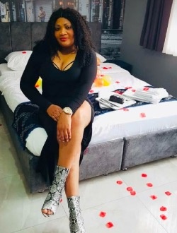 Profil de Clarence, une femme célibataire de 39 ans à Douala