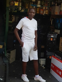 Profil de Ngametan, un homme célibataire de 48 ans à Douala