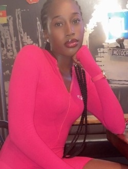 Profil de Leaticia, une femme célibataire de 24 ans à Yaoundé