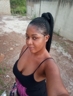 Profil de Vanessa, une femme célibataire de 28 ans à Bertoua