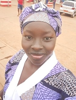 Profil de Fadimatou, une femme célibataire de 18 ans à Yaoundé
