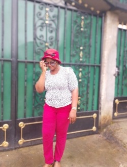 Profil de Marie Louise, une femme célibataire de 40 ans à Abou