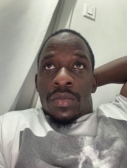 Profil de Laye, un homme célibataire de 28 ans à Sainte-Marie