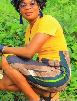 Profil de Flore, une femme célibataire de 18 ans à Akebe-Plaine