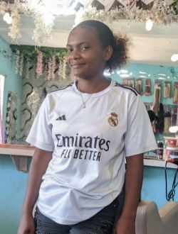 Profil de Carène, une femme célibataire de 22 ans à Antalaha