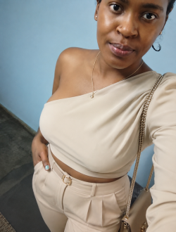 Profil de Flavie, une femme célibataire de 29 ans à Yaoundé