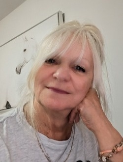 Profil de Lucie, une femme célibataire de 68 ans à Drummondville