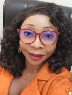 Profil de Marlyse Akamba, une femme célibataire de 37 ans à Douala