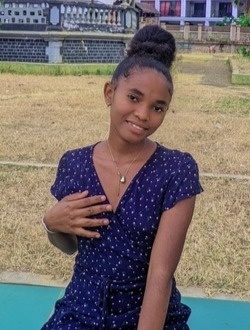 Profil de Ardiana, une femme célibataire de 19 ans à Antsiranantsara