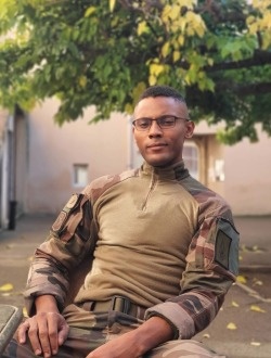 Profil de Francis, un homme célibataire de 44 ans à Abidjan