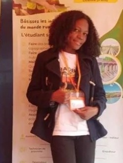 Profil de Nirina, une femme célibataire de 25 ans à Toamasina