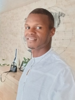 Profil de Nzender, un homme célibataire de 33 ans à Dour