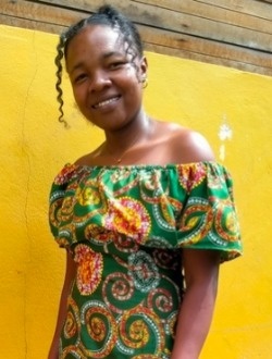 Profil de Mirella, une femme célibataire de 24 ans à Antalaha