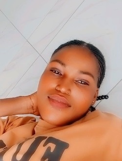 Profil de Lucienne, une femme célibataire de 29 ans à Cotonou