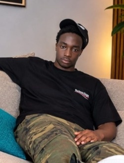 Profil de Ari, un homme célibataire de 27 ans à Abidjan