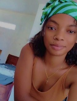 Profil de Alexa, une femme célibataire de 24 ans à Ambilamaina