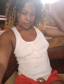 Profil de Joby, une femme célibataire de 33 ans à Antalaha