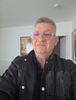 Profil de Elvis, un homme célibataire de 61 ans à Saint-Ouen-sur-Seine
