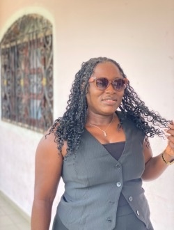 Profil de Lari-09, une femme célibataire de 37 ans à Douala