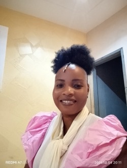Profil de Natacha, une femme célibataire de 30 ans à Abomey-Calavi