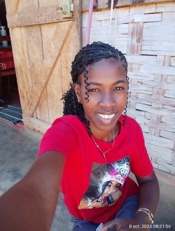 Profil de Nia, une femme célibataire de 28 ans à Antsiranana