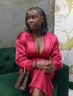 Profil de V, une femme célibataire de 32 ans à Douala