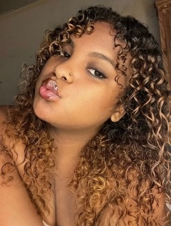 Profil de Mialy, une femme célibataire de 28 ans à Antananarivo