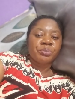 Profil de Christelle Flore, une femme célibataire de 42 ans à Bafoussam