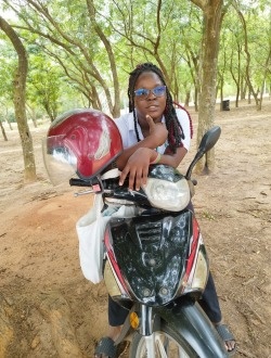 Profil de Emmanuella, une femme célibataire de 25 ans à Adidomé
