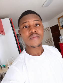 Profil de Charles, un homme célibataire de 32 ans à Abidjan