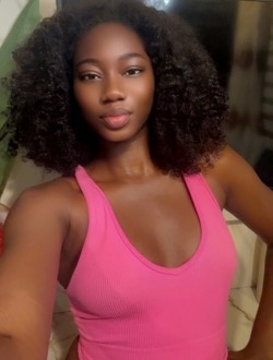Profil de Louise, une femme célibataire de 27 ans à Accra