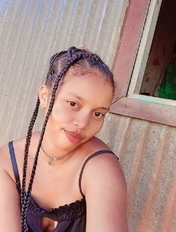 Profil de Samira, une femme célibataire de 18 ans à Antsiranana