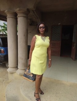 Profil de Marguerite, une femme célibataire de 62 ans à Douala